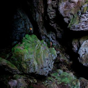 Espeleología en Asturias: cueva del Tinganón