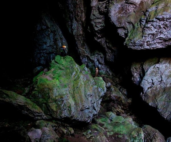 Espeleología en Asturias: cueva del Tinganón
