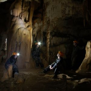 Espeleología en las cuevas de Asturias