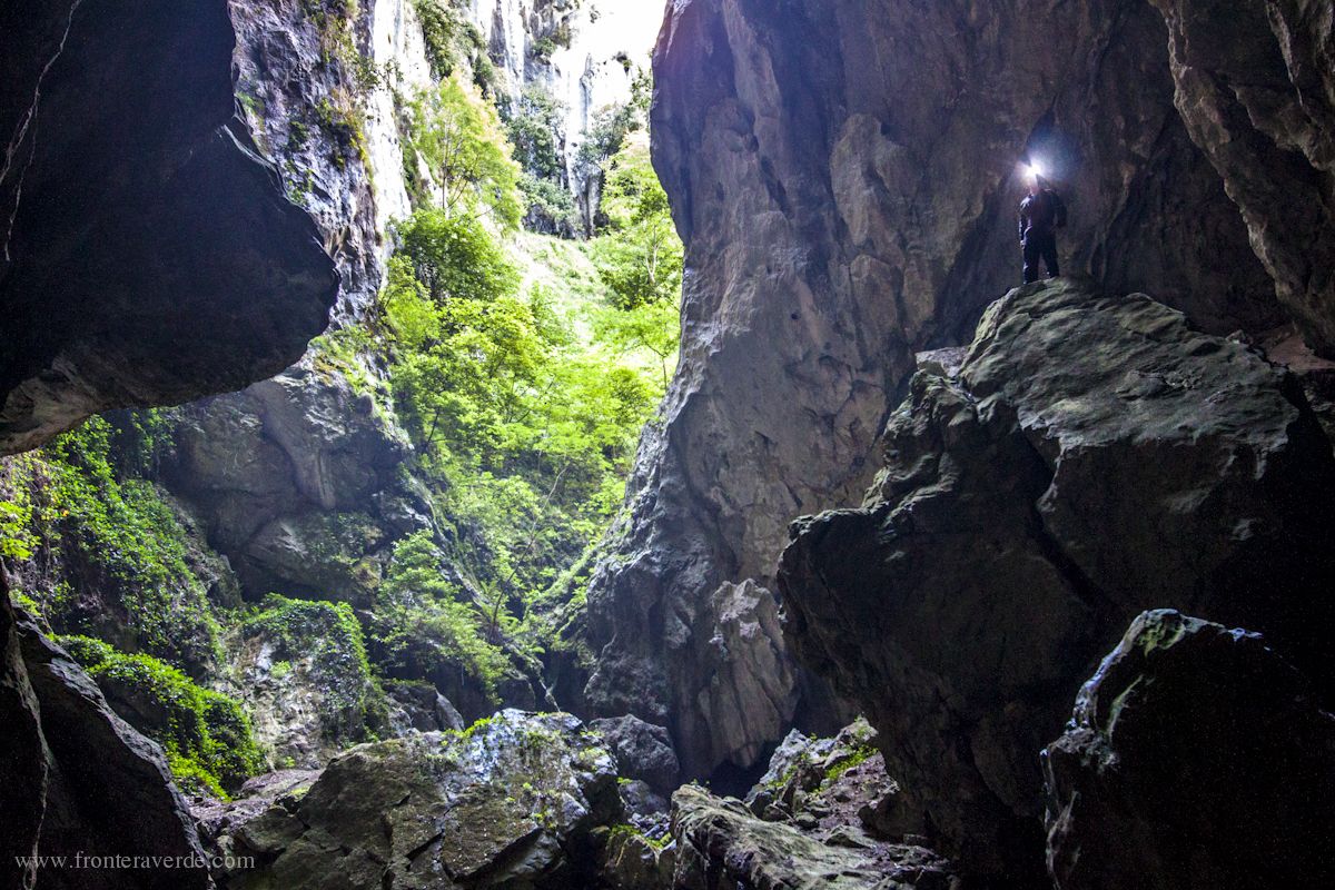 Lee más sobre el artículo Espeleología en Picos de Europa, Asturias y Cantabria.