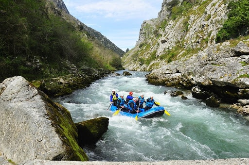 Rafting en el río Sella, Picos de Europa, Asturias